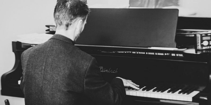 英語もフランス語も自在に歌うポップスター｜MIKA（ミーカ）の魅力にハマる理由